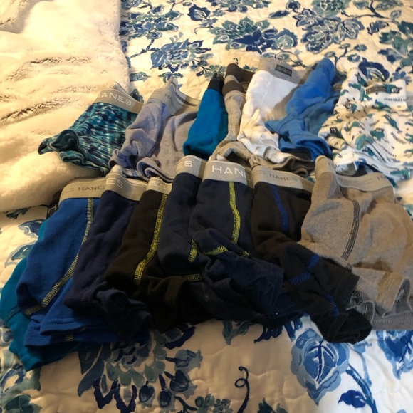 Bundle of Hanes & Fruit of the Loom Boys Boxers Size Small 2) 4-5 EUC - Picture 2 of 3